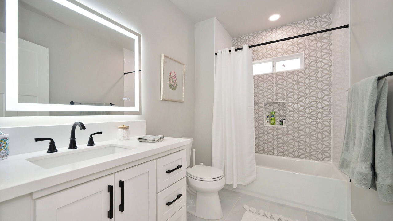Photo of Bathroom in North Oak Park