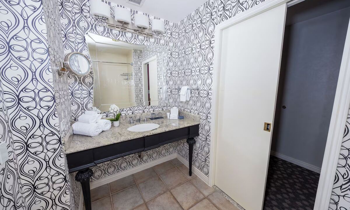 Photo of Bathroom in Theater District
