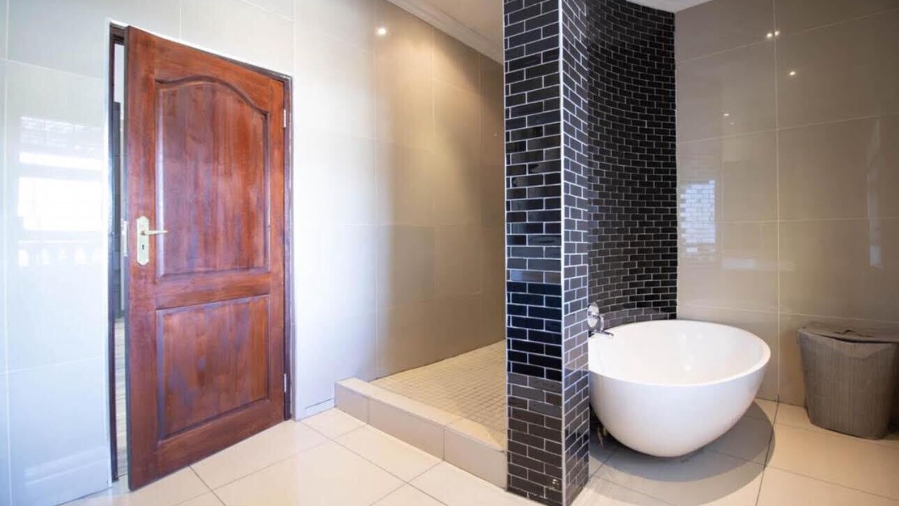 Photo of Bathroom in Greater Johannesburg Metropolitan Area