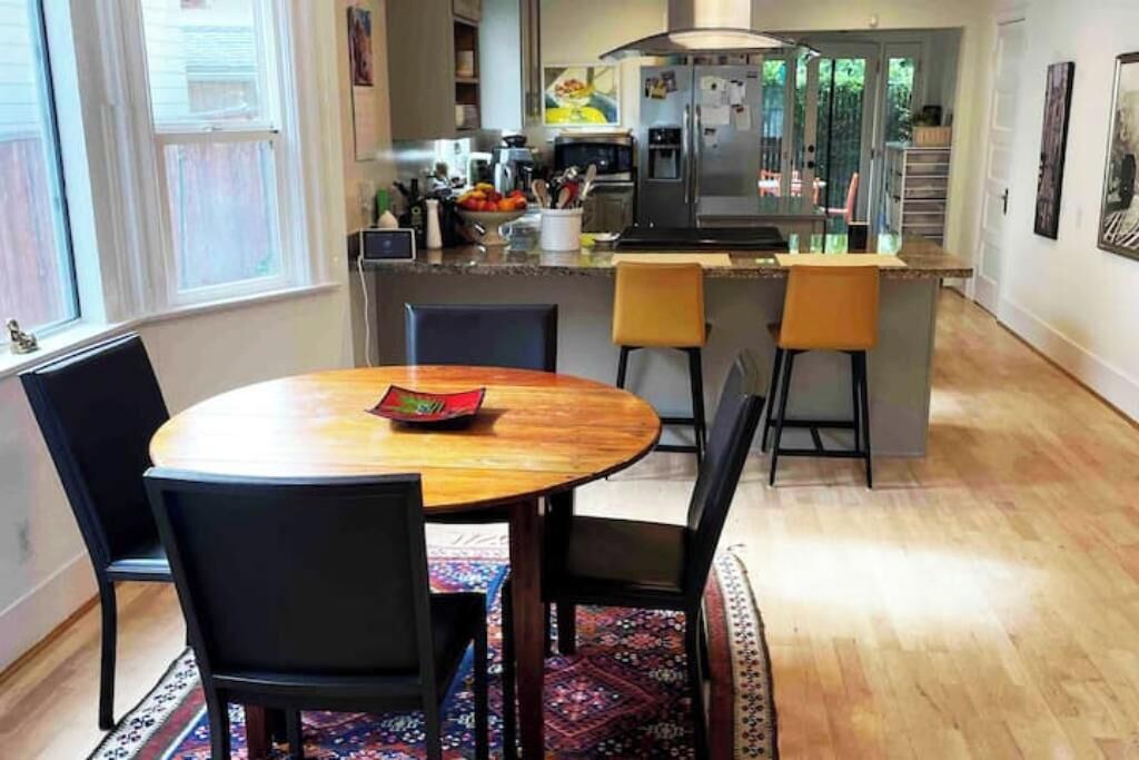 Photo of Livingroom in Emeryville