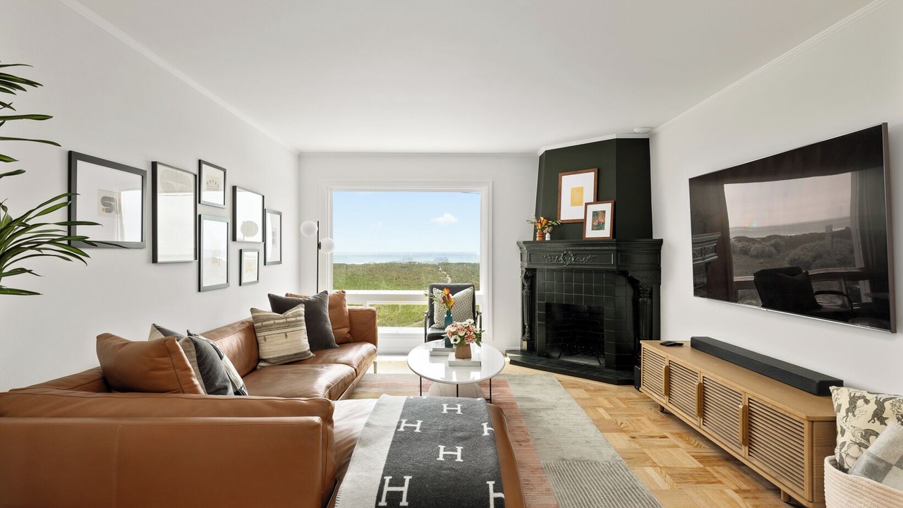 Photo of Livingroom in Outer Sunset