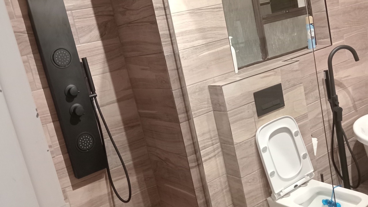 Photo of Bathroom in Strand