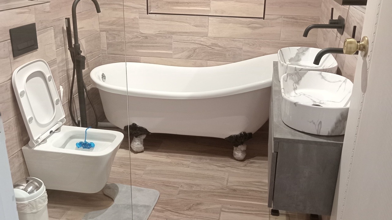 Photo of Bathroom in Strand