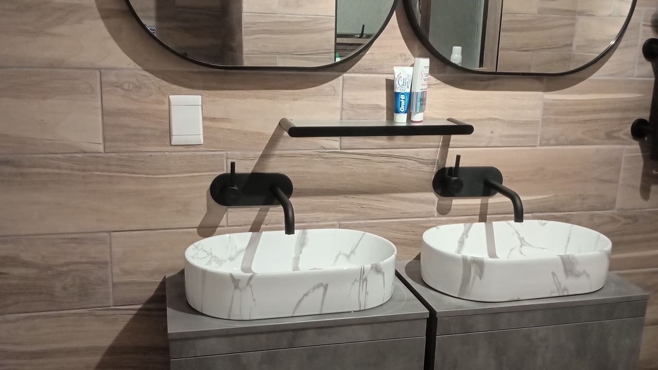 Photo of Bathroom in Strand