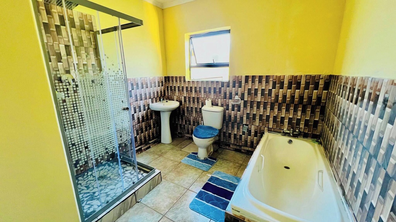 Photo of Bathroom in Greater Johannesburg Metropolitan Area