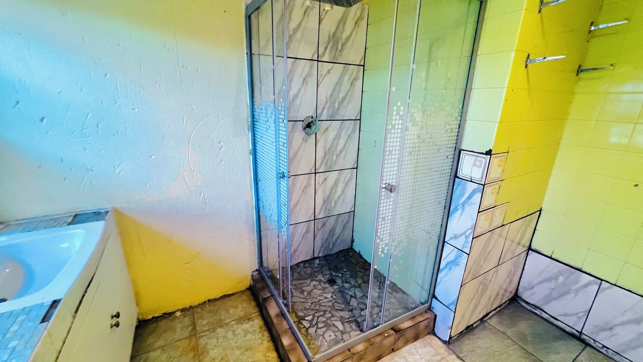 Photo of Bathroom in Greater Johannesburg Metropolitan Area