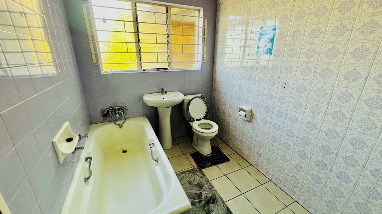 Photo of Bathroom in Greater Johannesburg Metropolitan Area