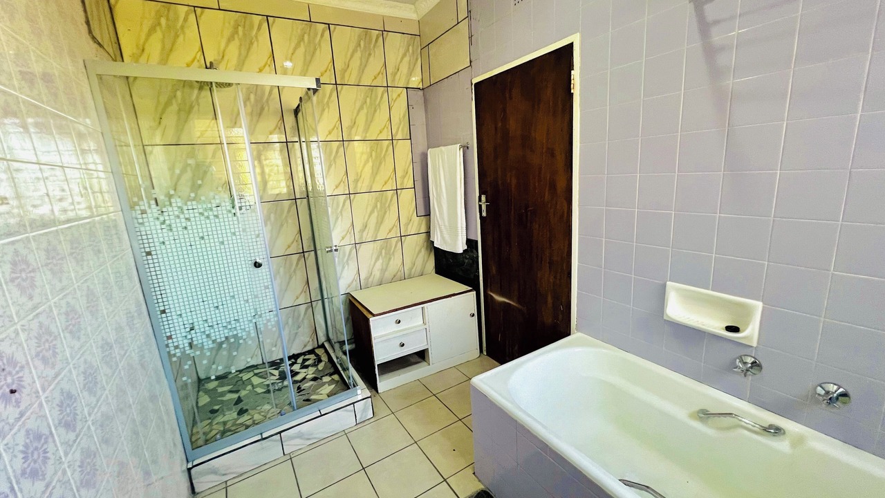 Photo of Bathroom in Greater Johannesburg Metropolitan Area