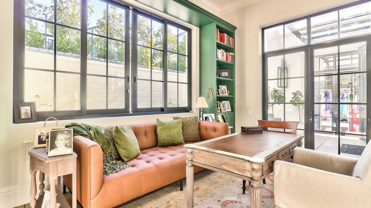 Photo of Livingroom in Bishopscourt