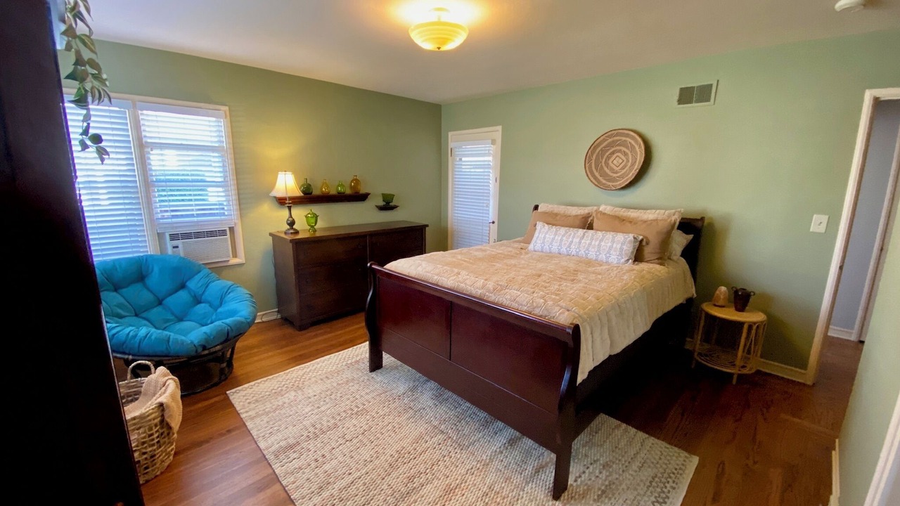 Photo of Bedroom in Estudillo Estates - Glen