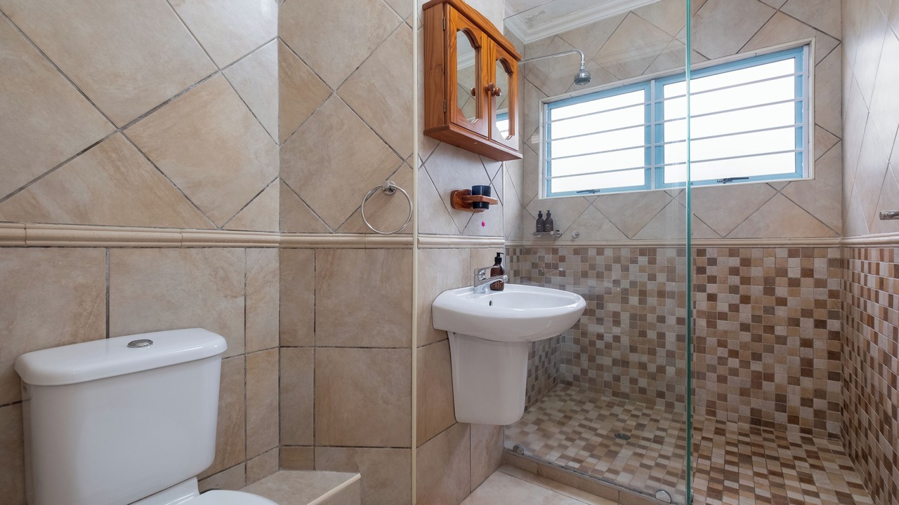 Photo of Bathroom in Shaka's Rock