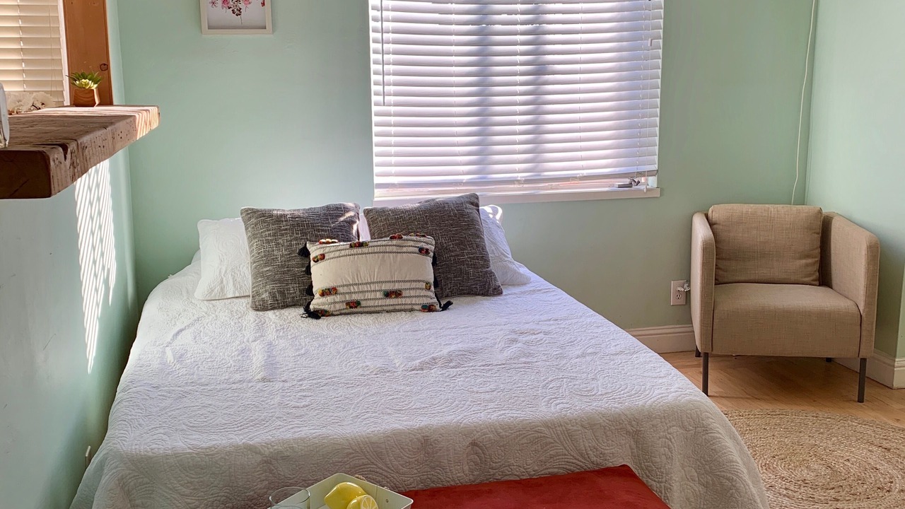Photo of Bedroom in Oakland