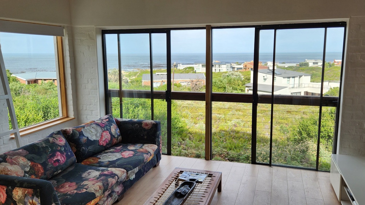 Photo of Livingroom in Betty's Bay
