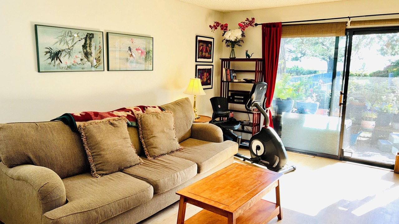 Photo of Livingroom in Emeryville