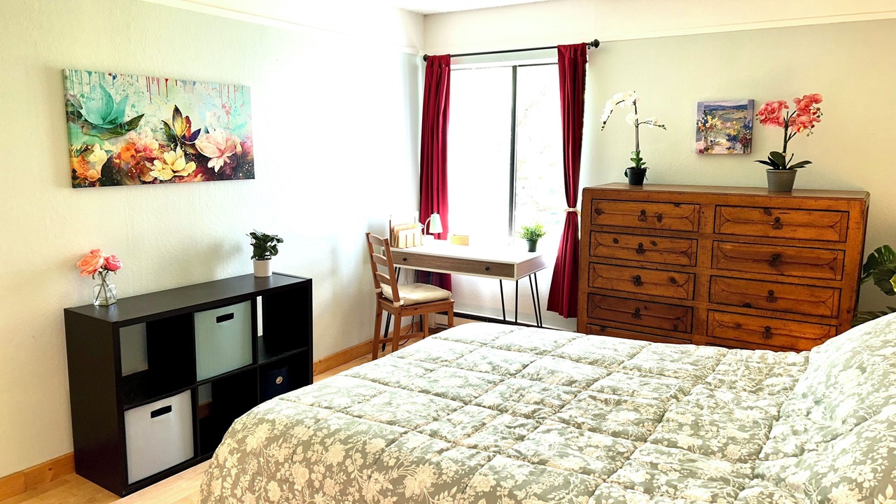 Photo of Bedroom in Emeryville