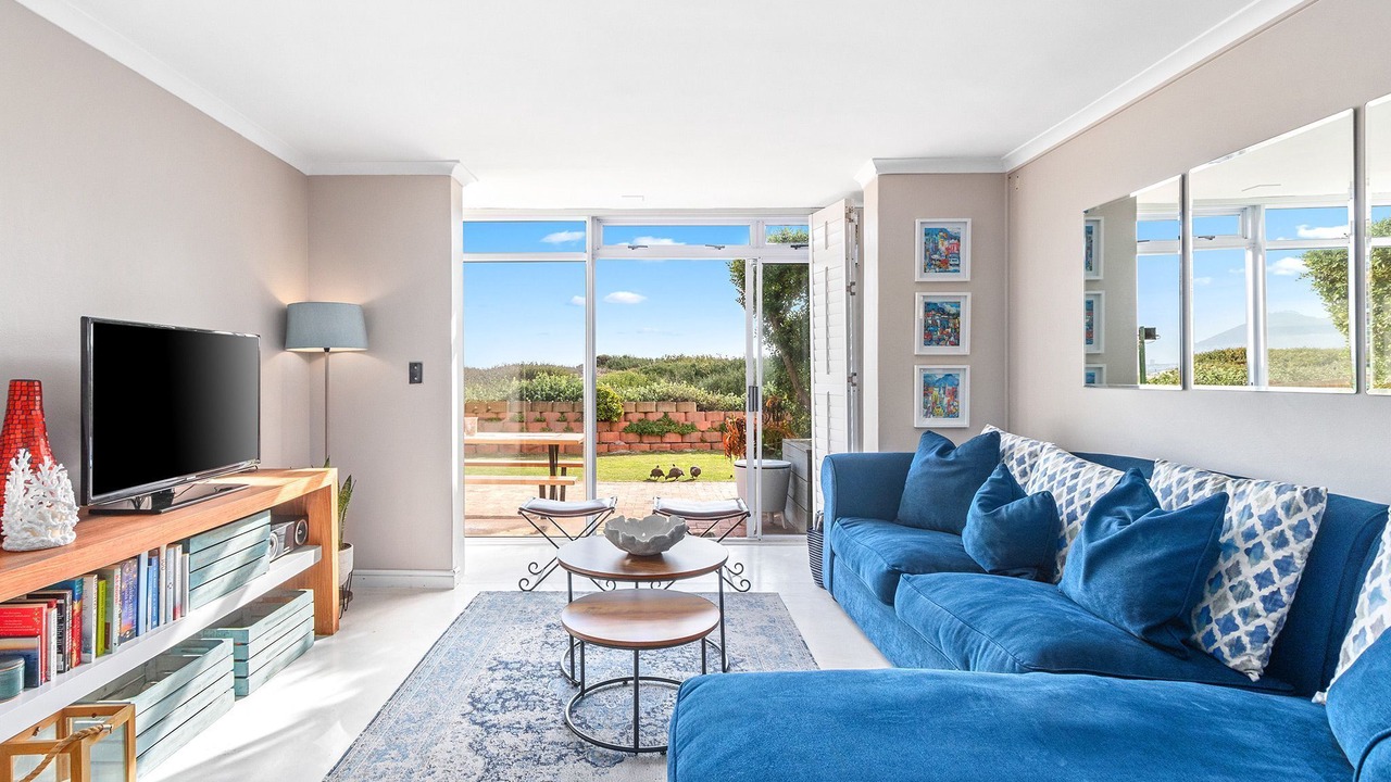 Photo of Livingroom in Lagoon Beach