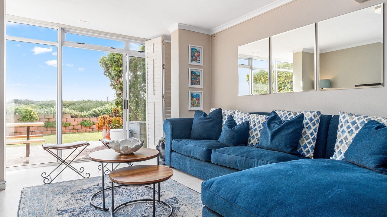 Photo of Livingroom in Lagoon Beach