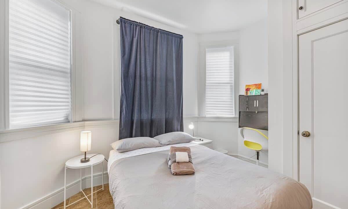 Photo of Bedroom in Downtown Berkeley