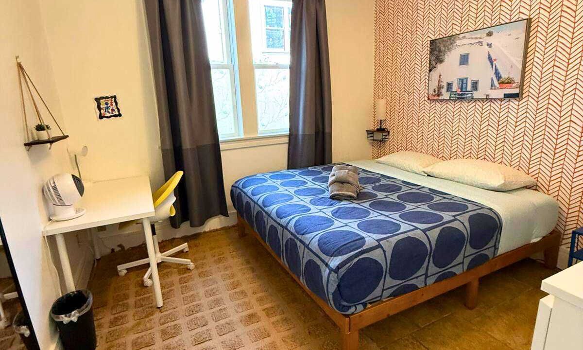 Photo of Bedroom in Downtown Berkeley