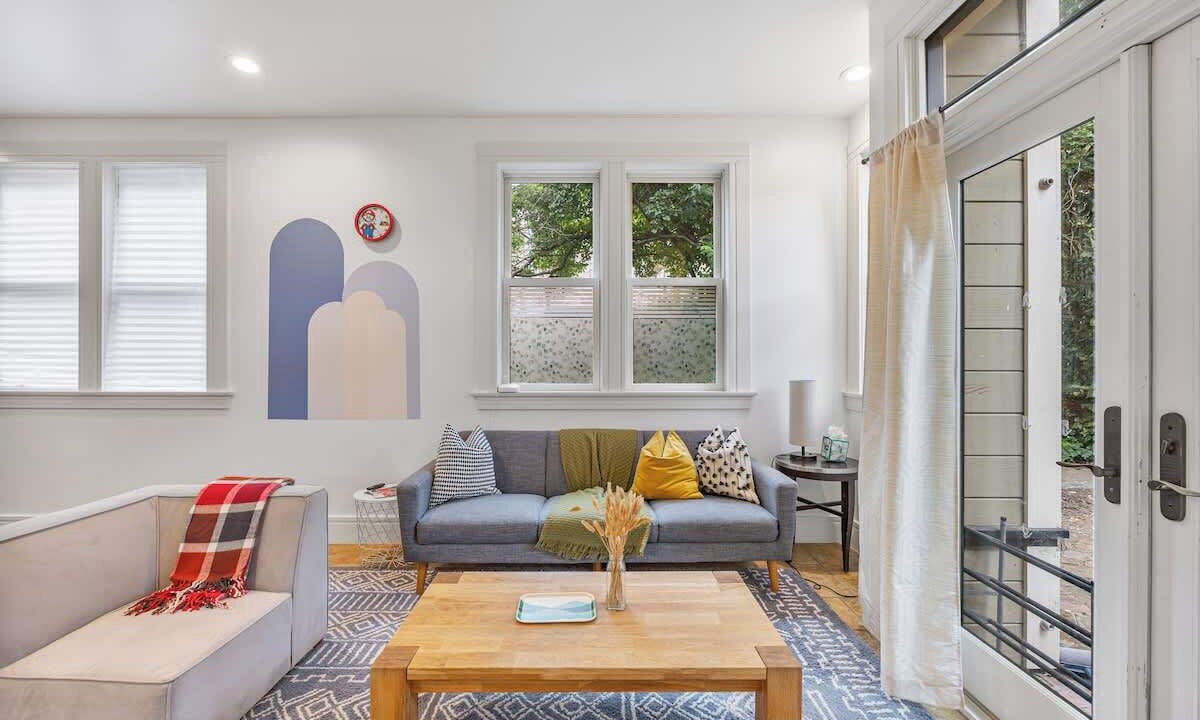 Photo of Livingroom in Downtown Berkeley