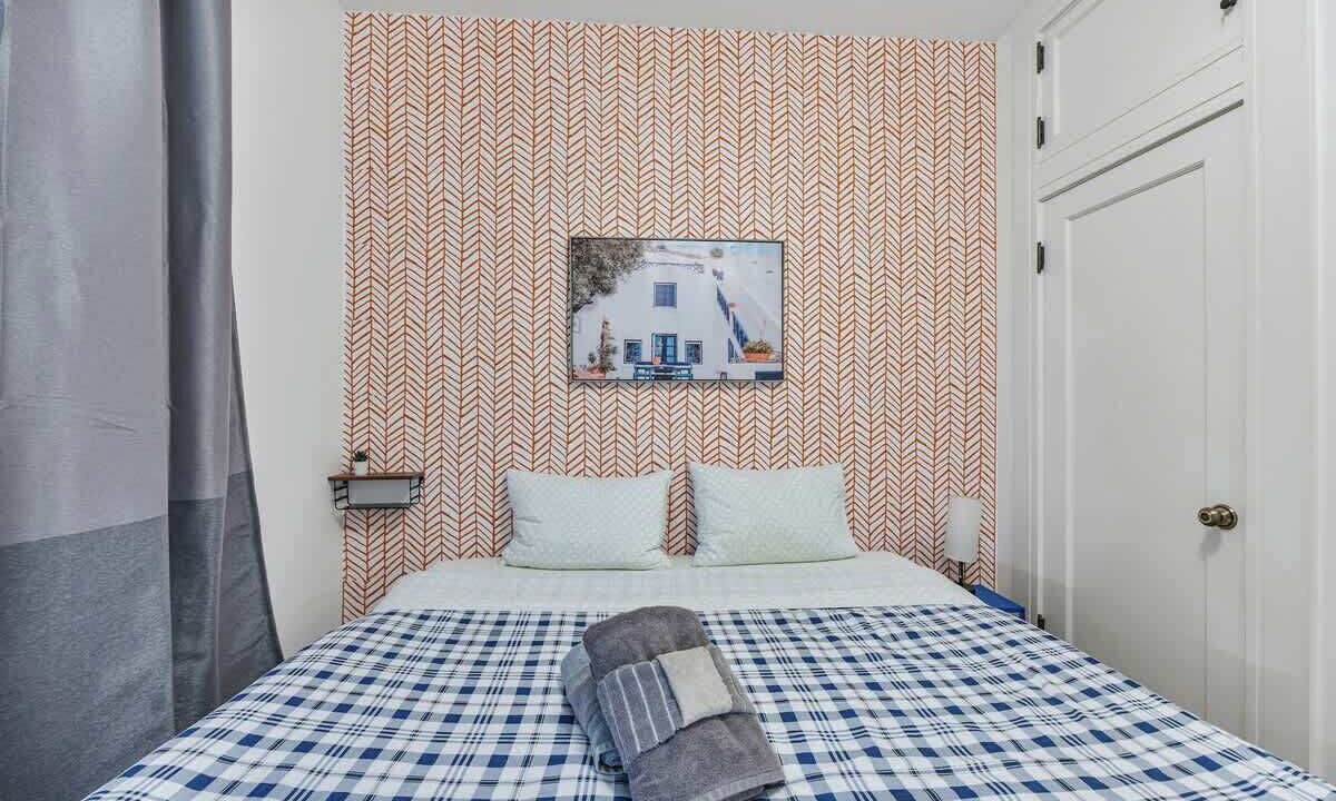 Photo of Bedroom in Downtown Berkeley