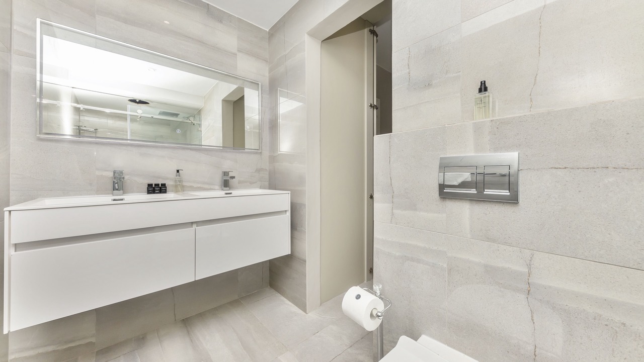 Photo of Bathroom in Lagoon Beach