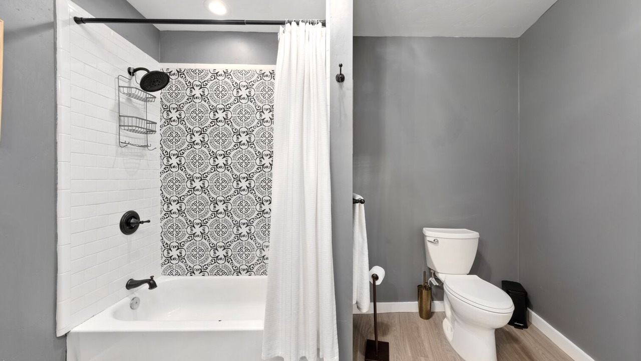 Photo of Bathroom in North Oak Park