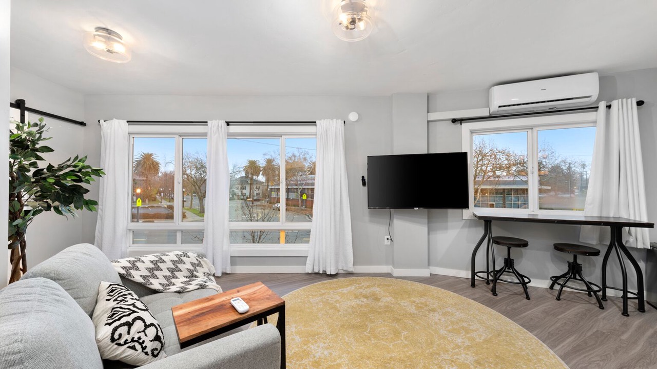 Photo of Livingroom in North Oak Park