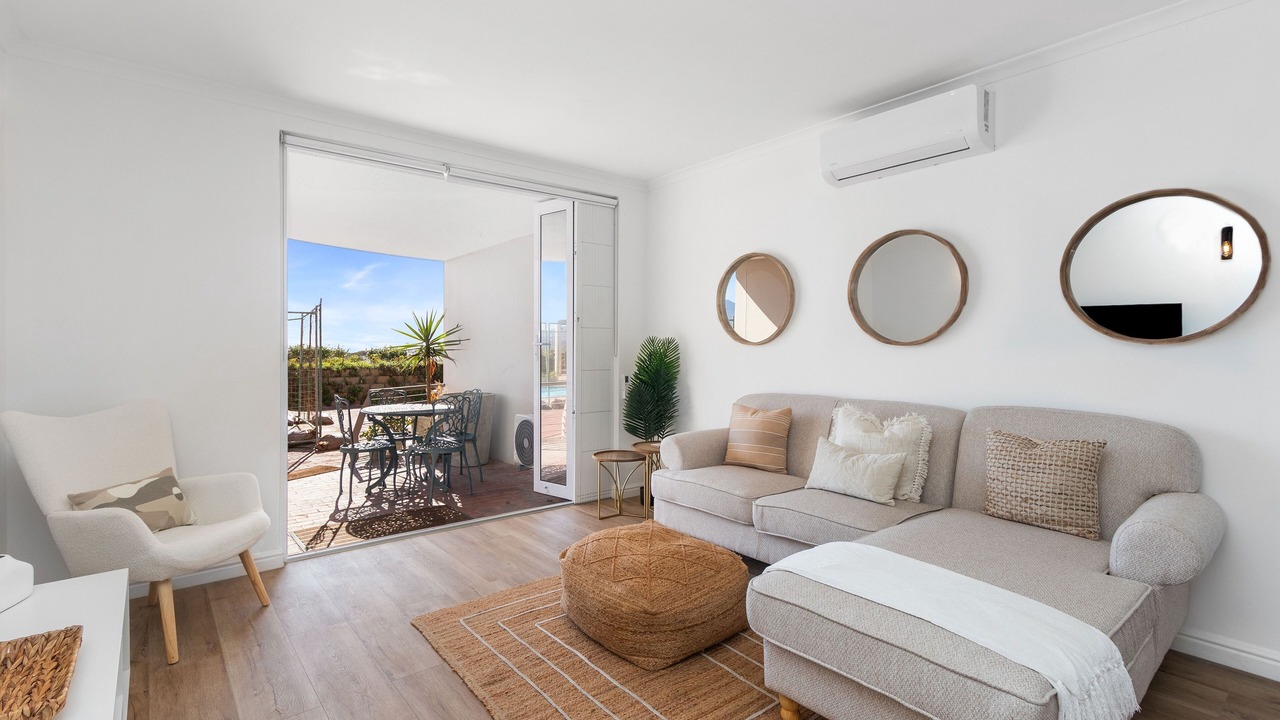 Photo of Livingroom in Lagoon Beach