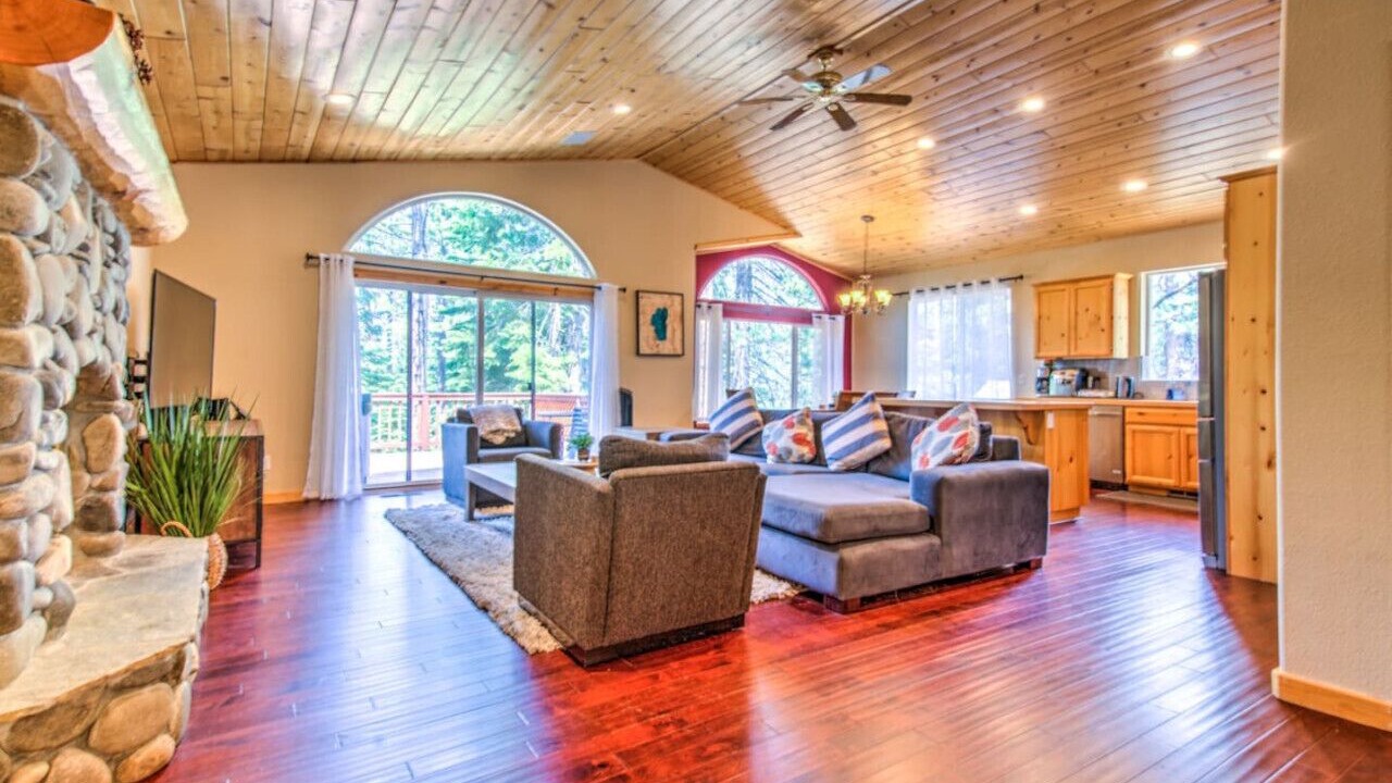 Photo of Livingroom in Pioneer Trail