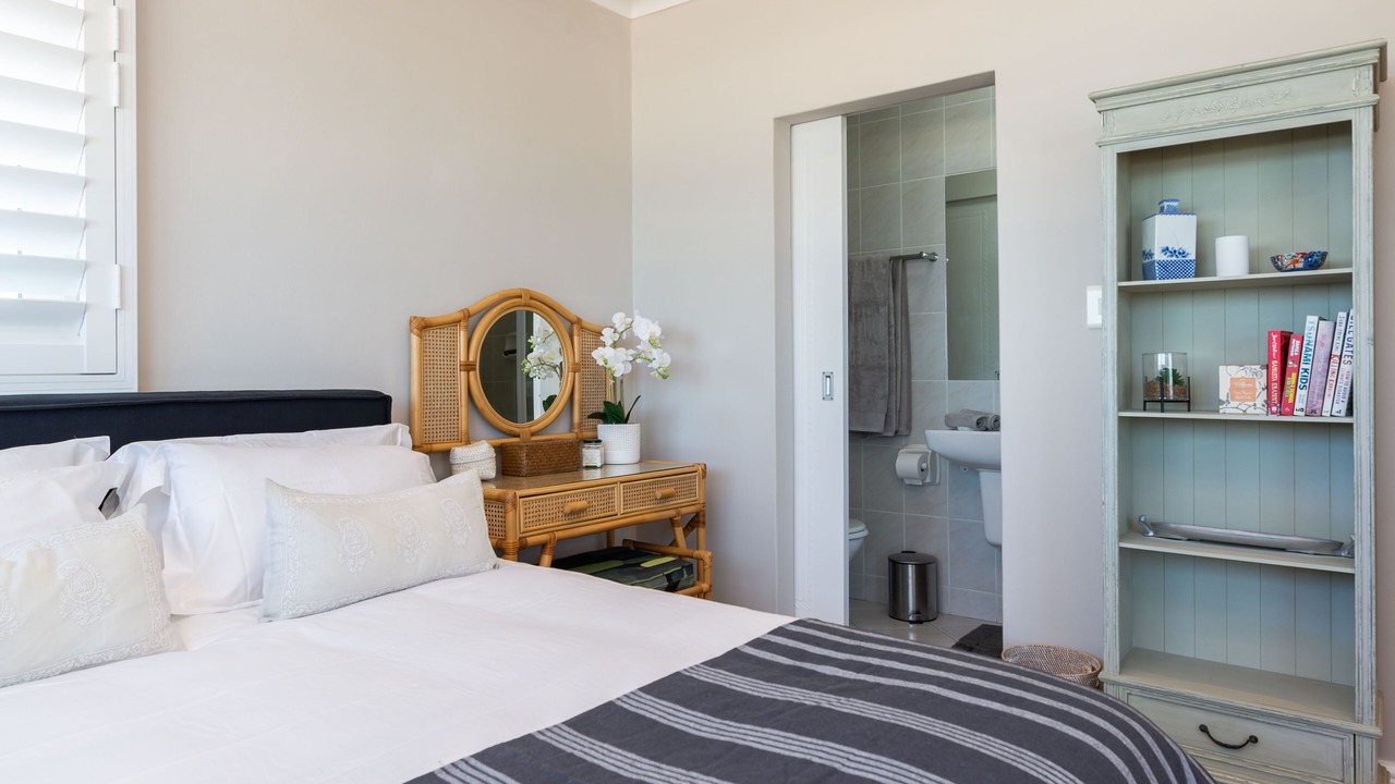 Photo of Bedroom in Lagoon Beach