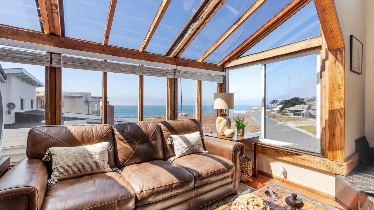Photo of Livingroom in Dillon Beach