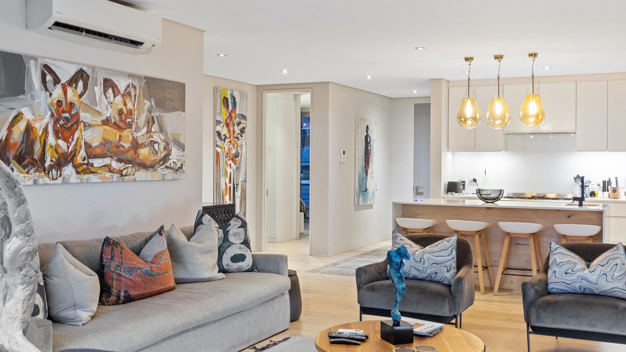 Photo of Livingroom in Three Anchor Bay