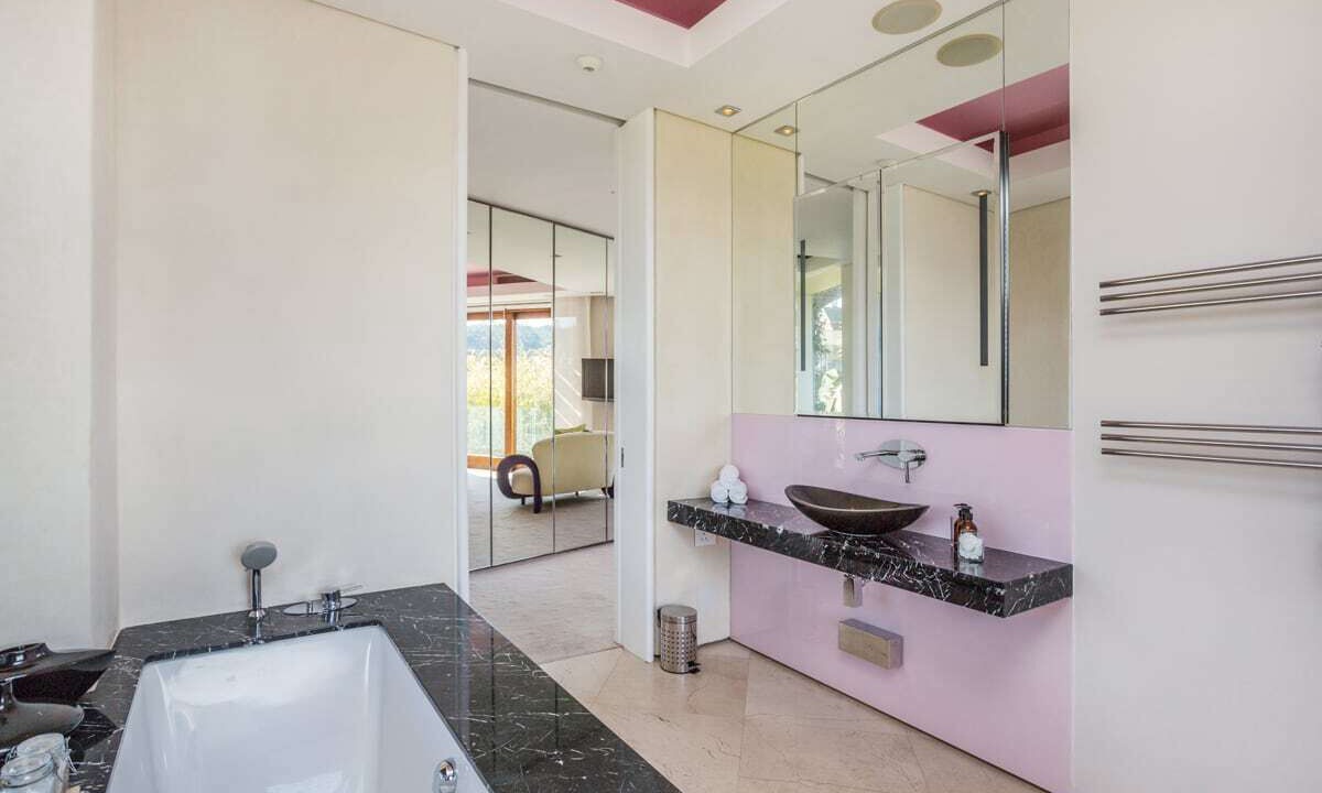 Photo of Bathroom in Elgin