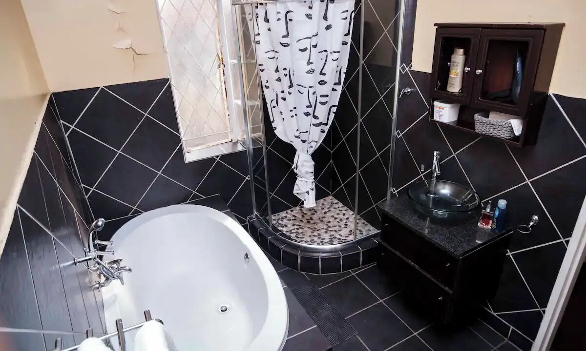Photo of Bathroom in Greater Johannesburg Metropolitan Area