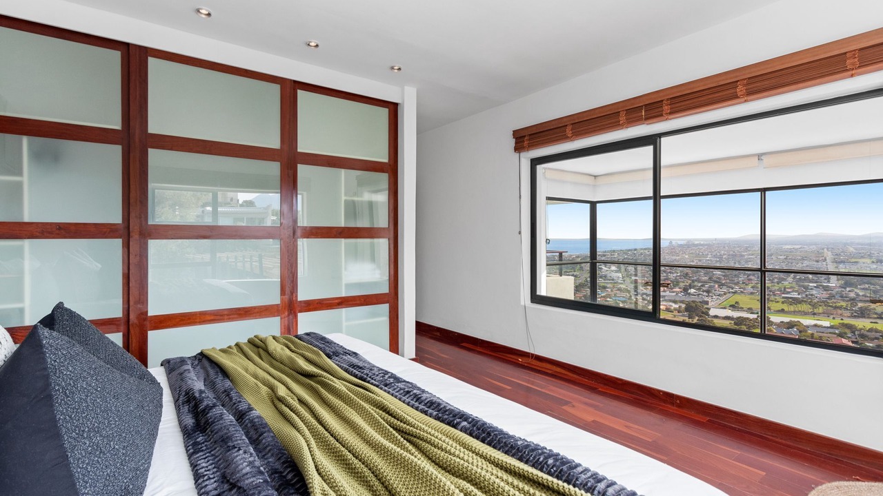 Photo of Bedroom in Mountainside