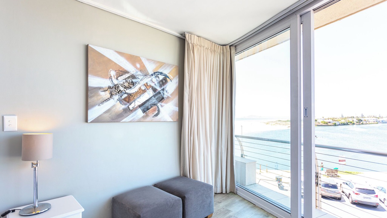 Photo of Livingroom in Lagoon Beach