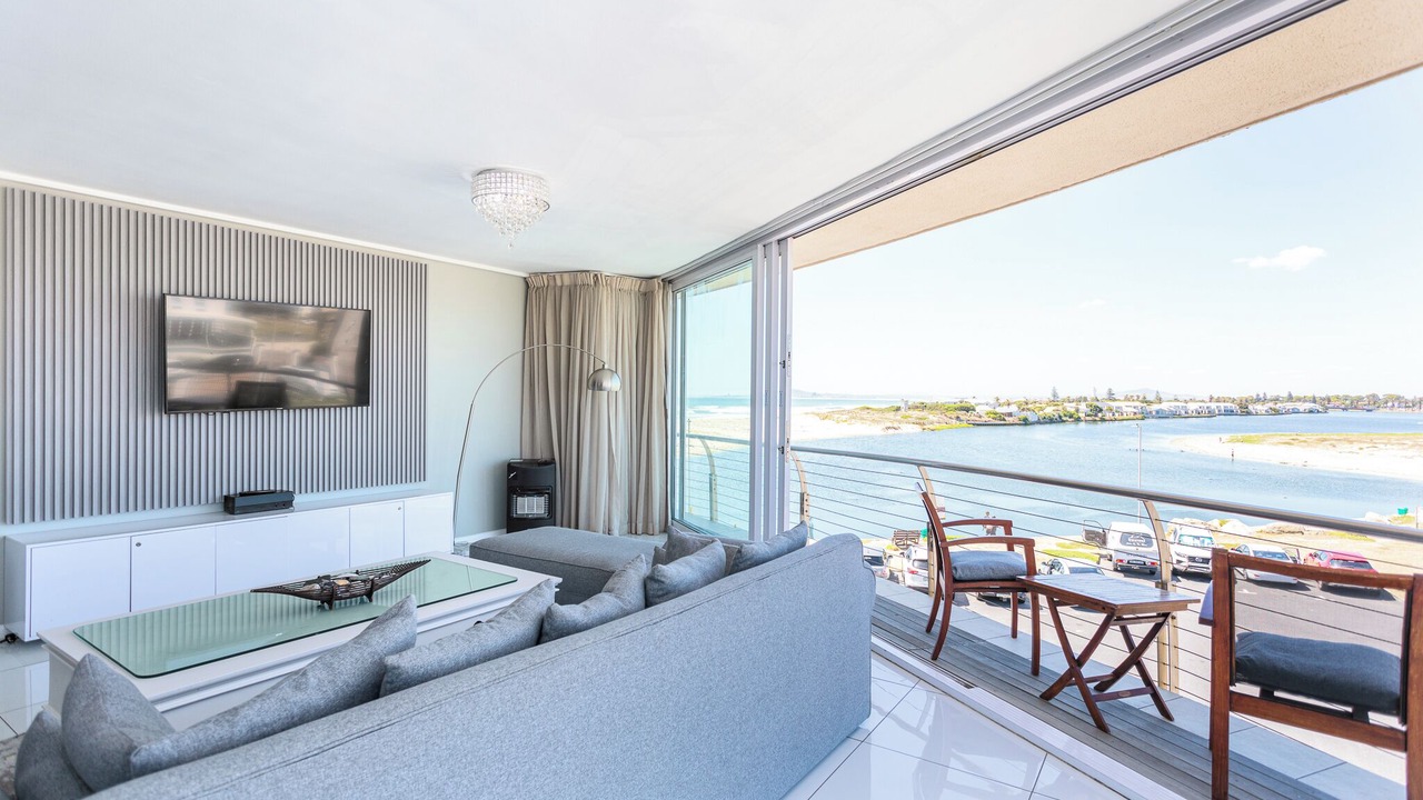 Photo of Livingroom in Lagoon Beach