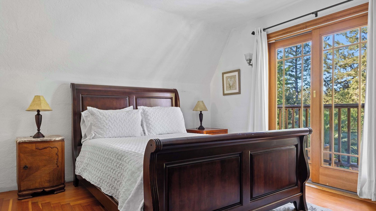 Photo of Bedroom in Guerneville