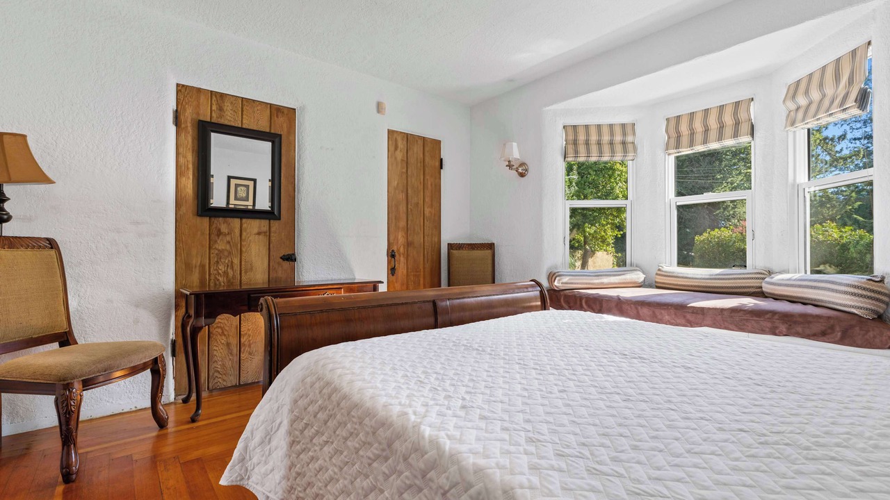 Photo of Bedroom in Guerneville