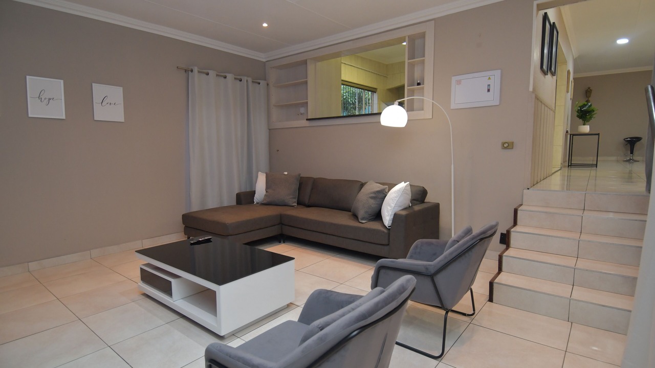 Photo of Livingroom in Waterkloof Glen
