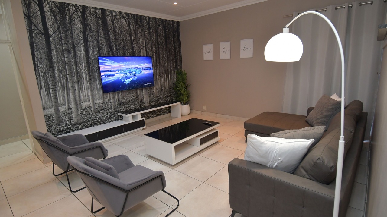 Photo of Livingroom in Waterkloof Glen