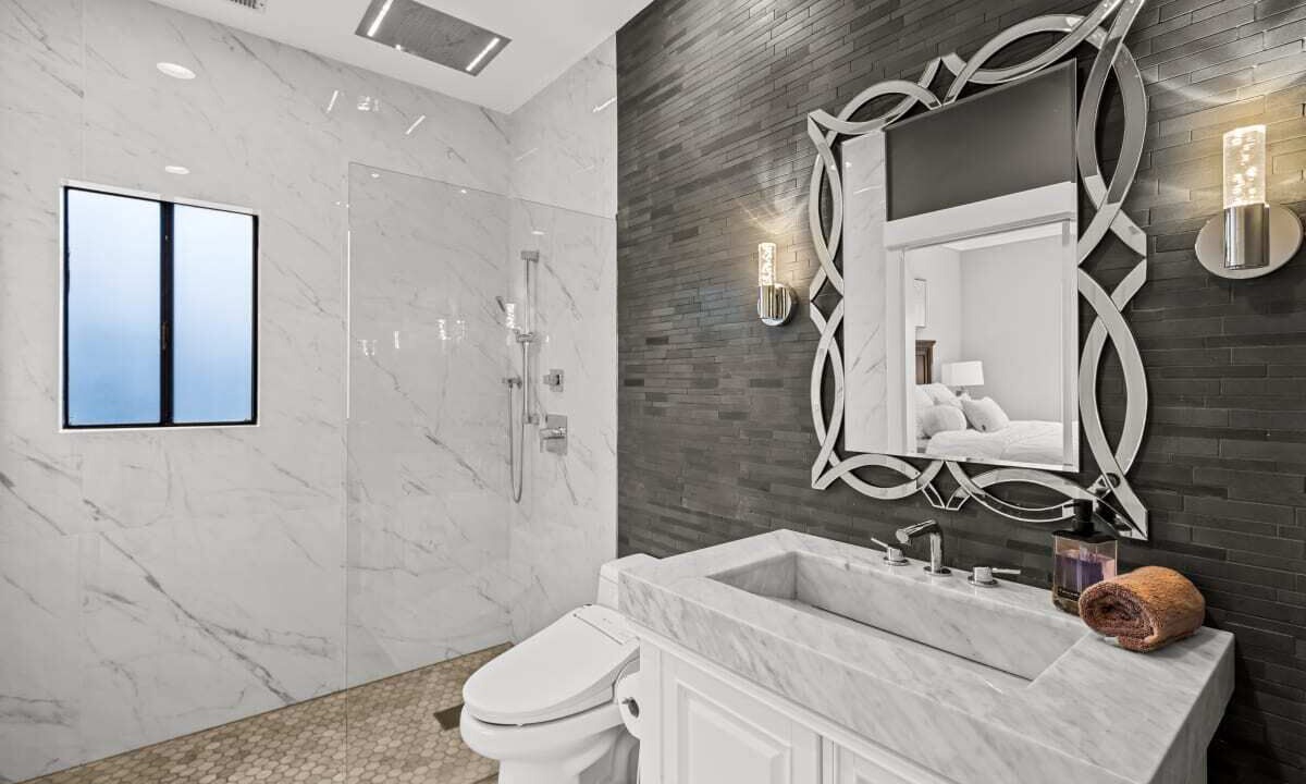 Photo of Bathroom in Strawberry