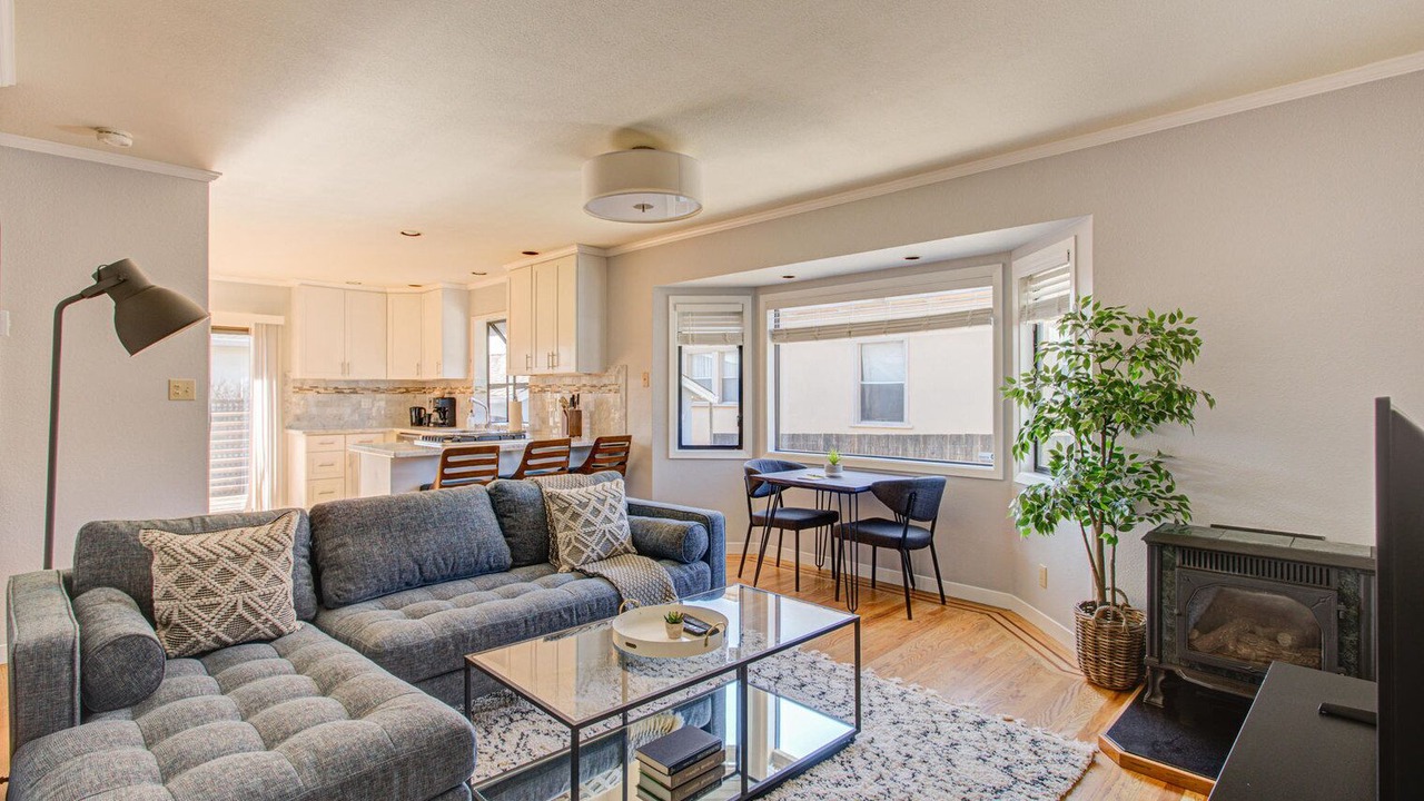 Photo of Livingroom in Downtown