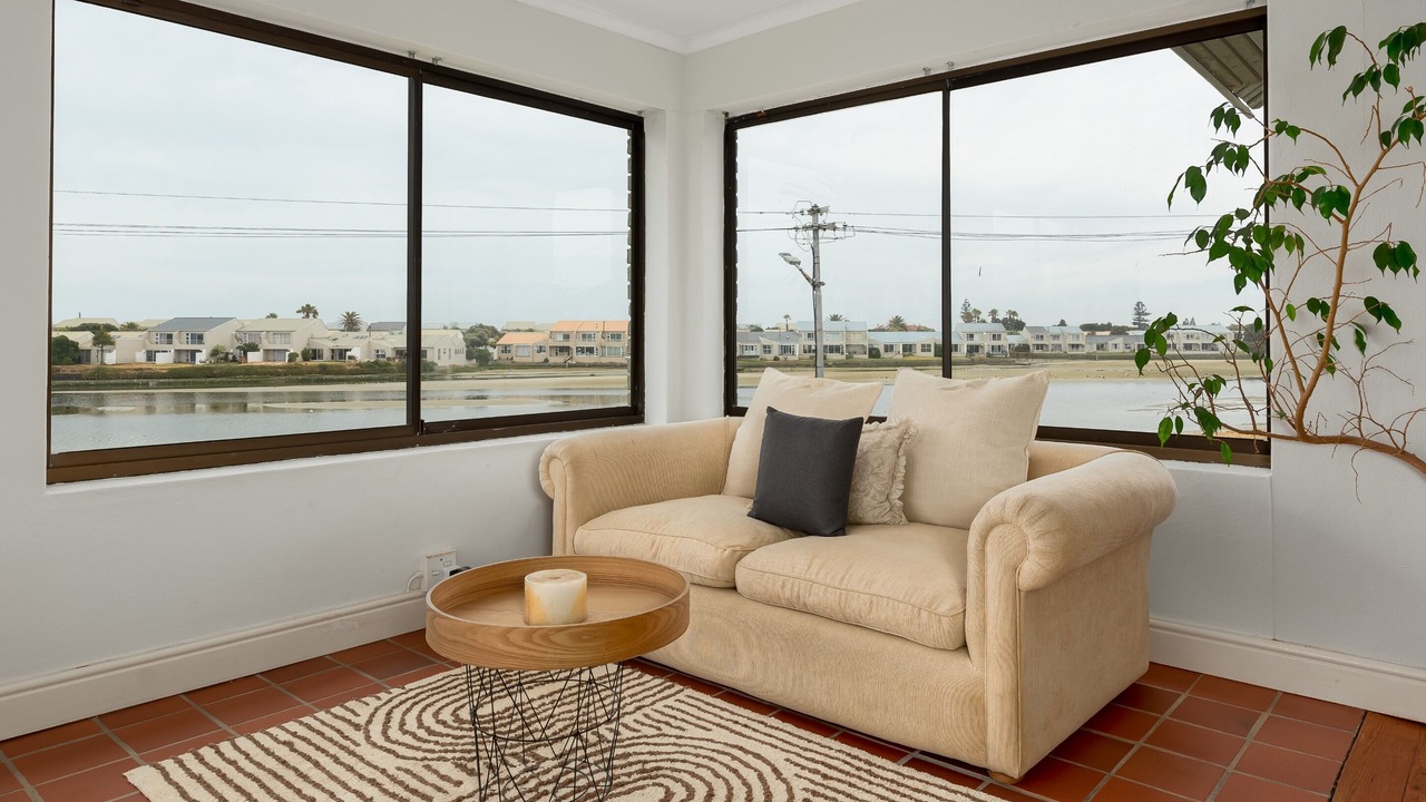 Photo of Livingroom in Milnerton