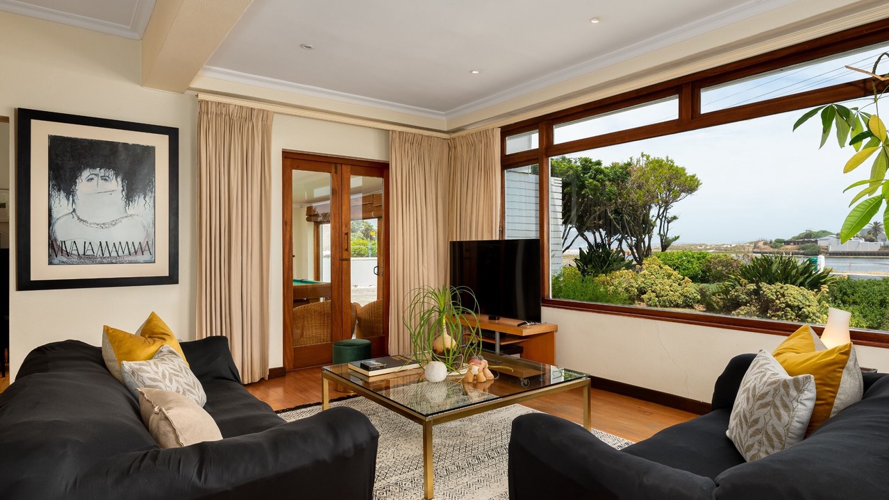 Photo of Livingroom in Milnerton