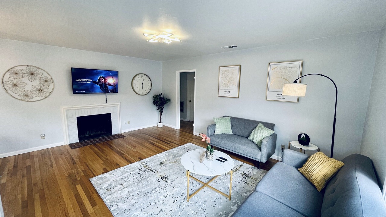 Photo of Livingroom in North Central