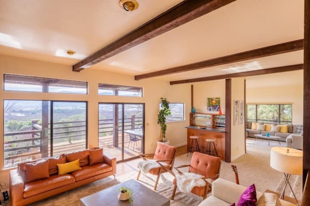 Photo of Livingroom in Ukiah