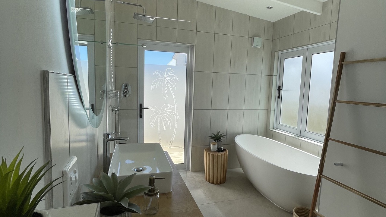 Photo of Bathroom in Grotto Bay