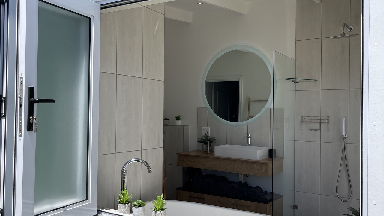 Photo of Bathroom in Grotto Bay